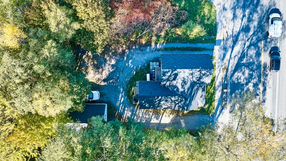 More Photos Of 562 Simcoe St S, Oshawa Storefront For Sale