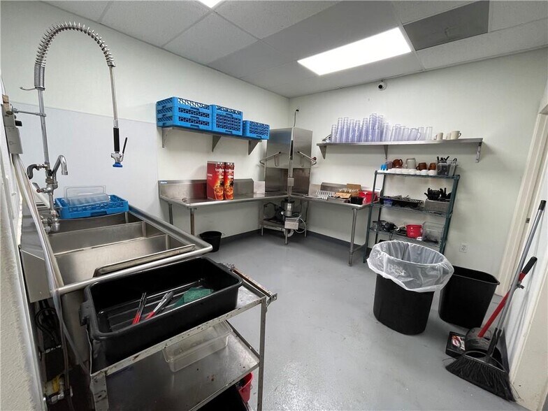 More Photos Of 1002 Victoria, Refugio Restaurant For Sale