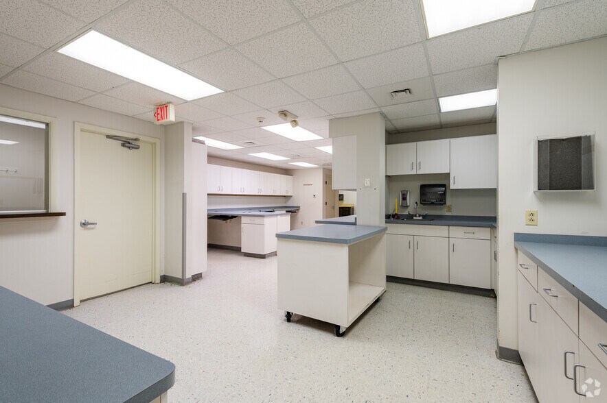 More Photos Of 2220 N Monroe St, Decatur Medical For Sale