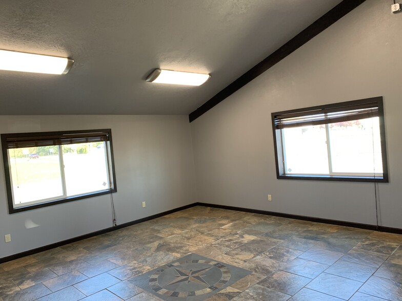 More Photos Of 625-661 Pacific Hwy, Rickreall Industrial For Sale