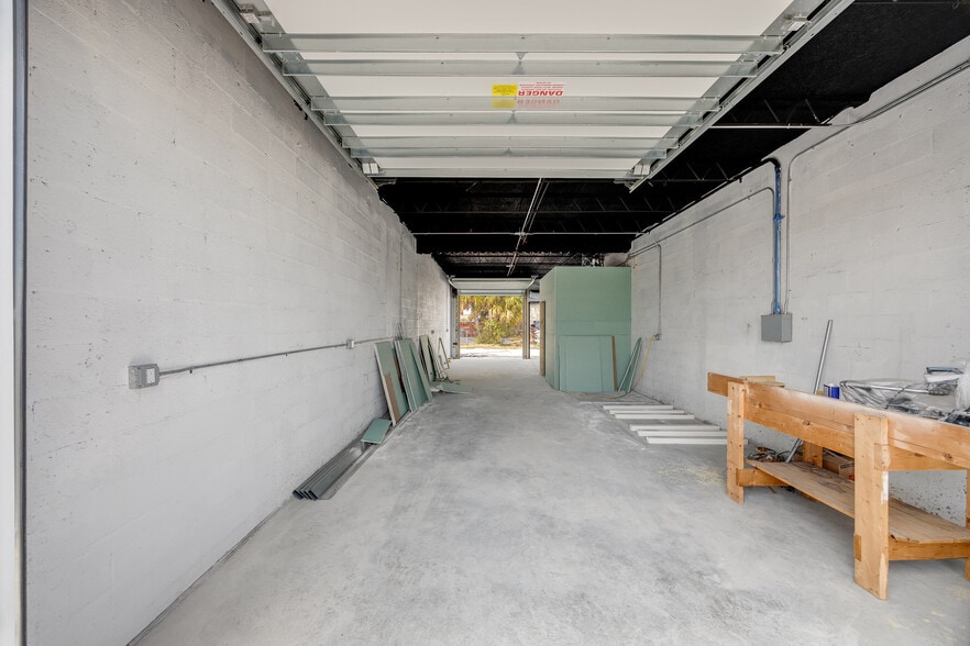 More Photos Of 1036 NE 44th Pl, Oakland Park Warehouse For Sale