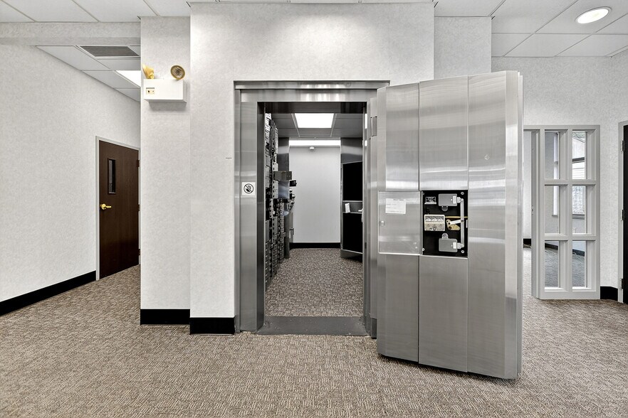 More Photos Of 414 W Lancaster Ave, Devon Bank For Lease