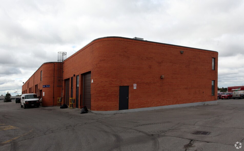 More Photos Of 750 Oakdale Rd, Toronto Light Distribution For Sale