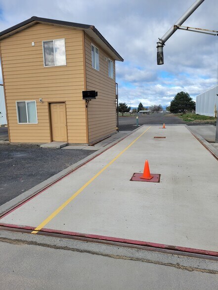 More Photos Of 500 NW Cherry Ln, Madras Industrial For Sale