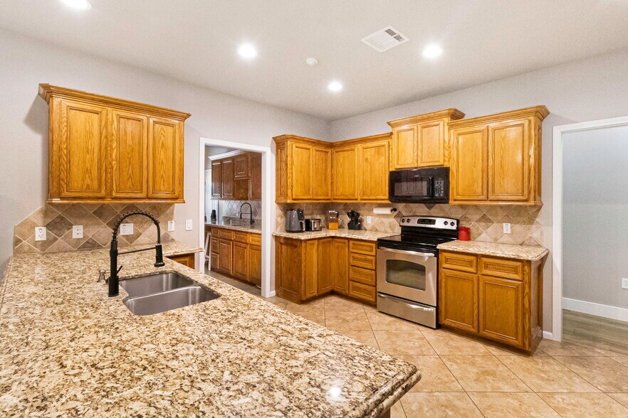 More Photos Of 7899 US Highway 190 W, Livingston Office Residential For Sale
