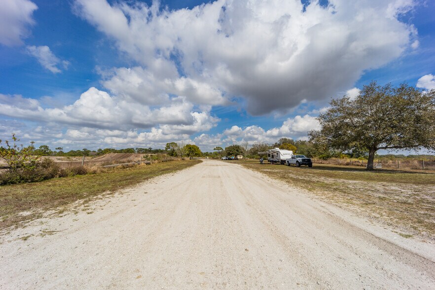 More Photos Of 7543 NE 48th St, Okeechobee Racetrack For Sale