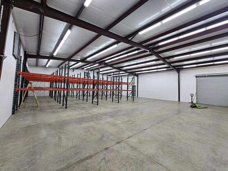 Primary Photo Of 11523 Harry Hines Blvd, Dallas Showroom For Lease