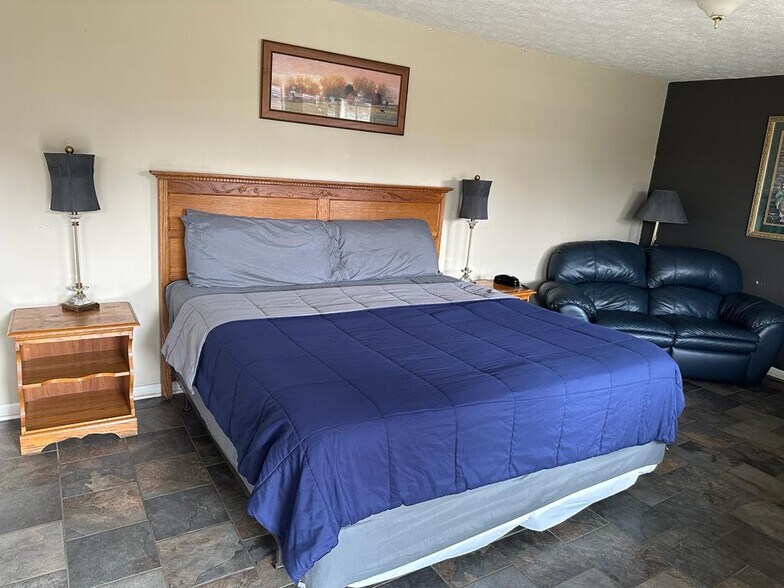 More Photos Of 1500 Edmonton Rd, Tompkinsville Hotel For Sale