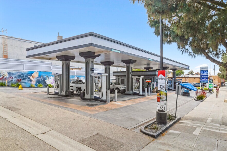 More Photos Of 250 S Glenoaks Blvd, Burbank Service Station For Sale