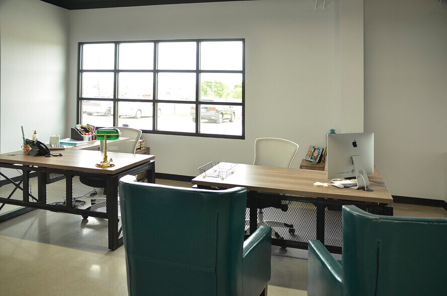 More Photos Of 13085 Harmon Rd, Fort Worth Industrial For Lease