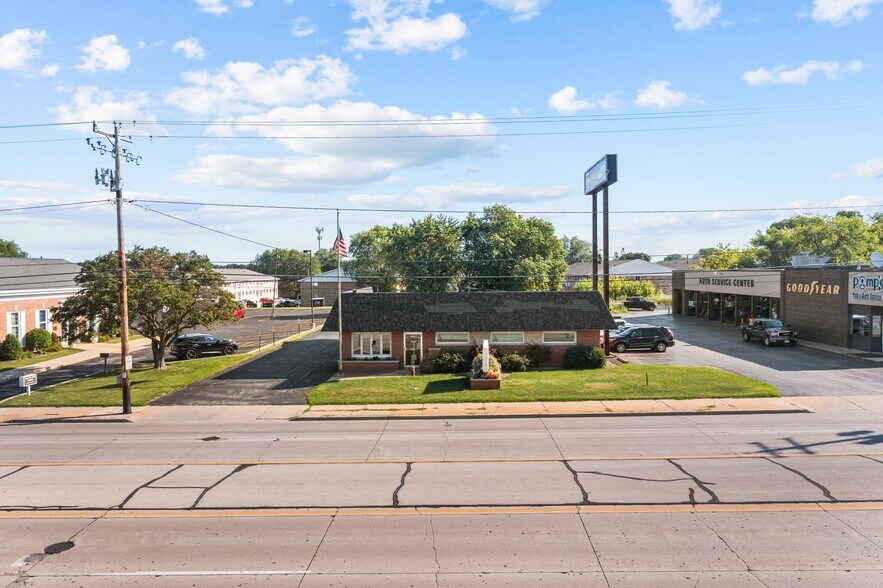 More Photos Of 1518 W Mason St, Green Bay Freestanding For Sale