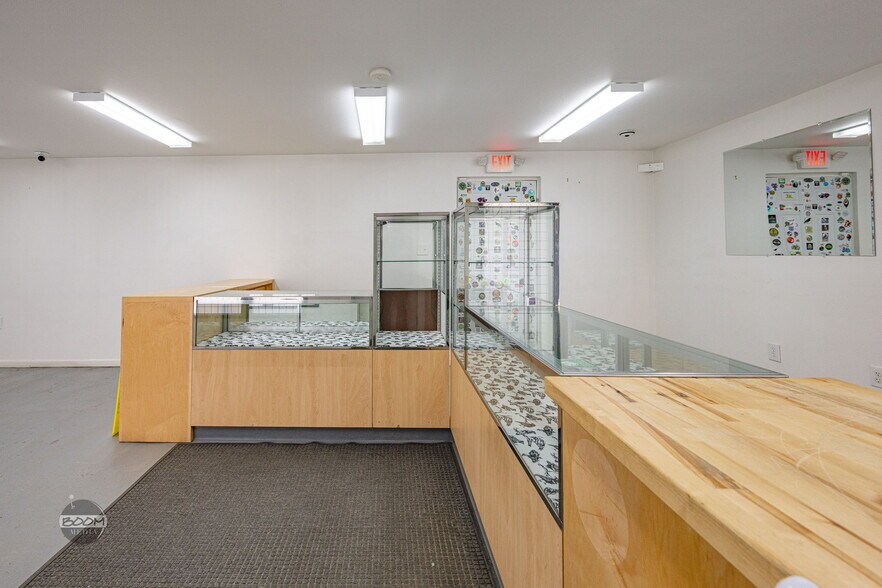 More Photos Of 5320 W Parks Hwy, Wasilla General Retail For Sale