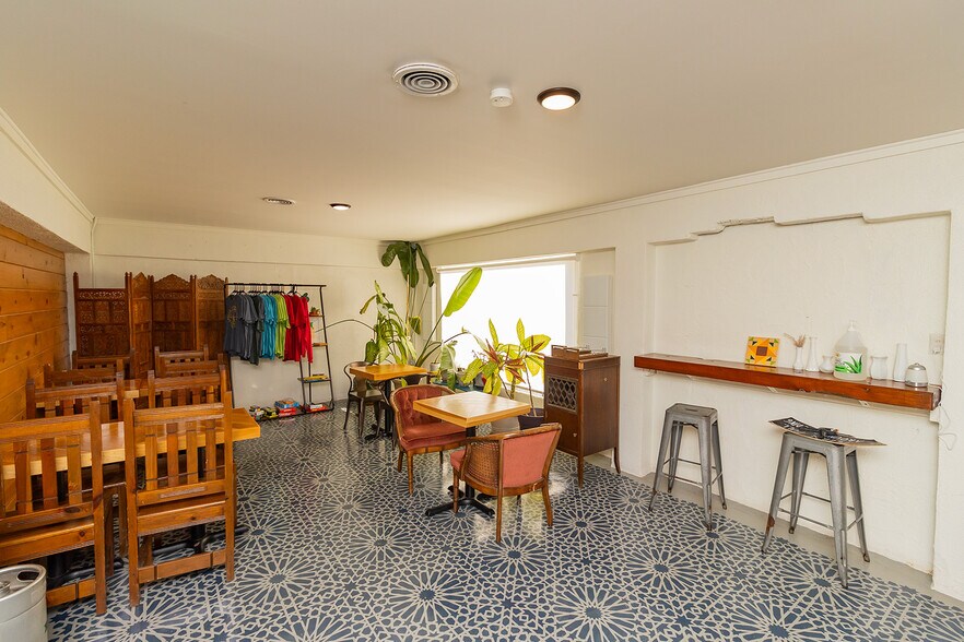 More Photos Of 1627 S Hillside St, Wichita Freestanding For Sale