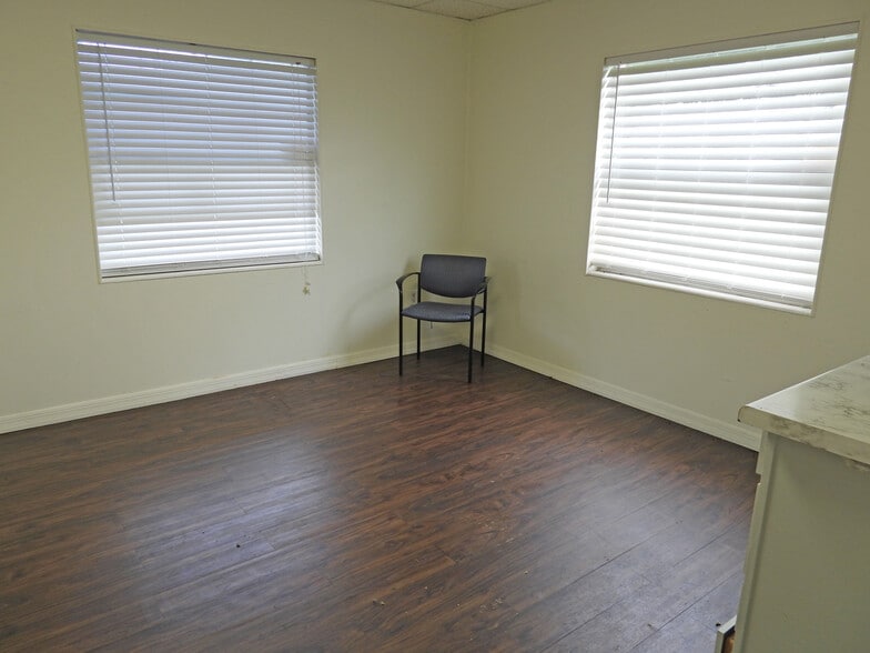 More Photos Of 2261 Sarno Rd, Melbourne Office Residential For Sale