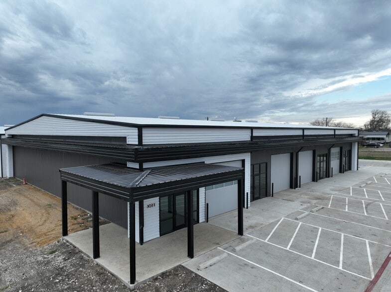 More Photos Of 1001 Industrial Way Dr, Anna Unknown For Lease