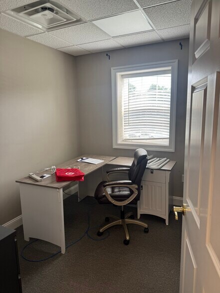 More Photos Of 2010 Limestone Rd, Wilmington Storefront Retail Office For Lease