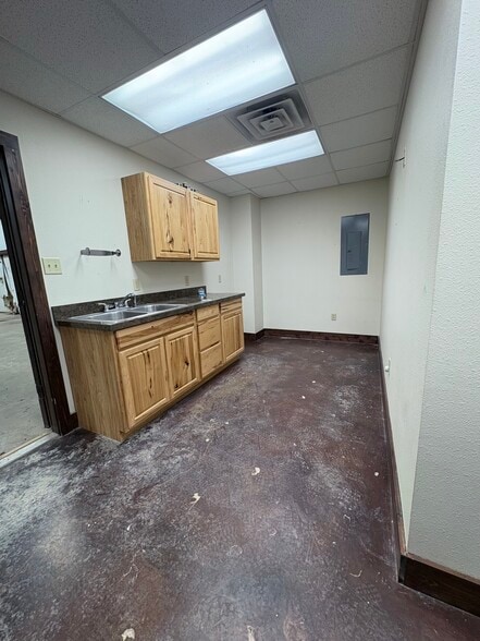 More Photos Of 12301 W County Road 100, Midland Industrial For Lease