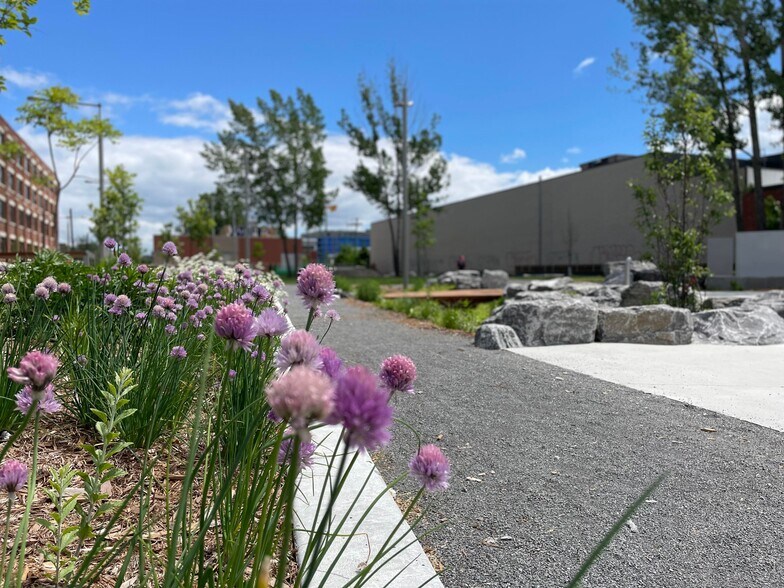 More Photos Of 6829-6845 Av de l'Épée, Montréal Loft Creative Space For Lease