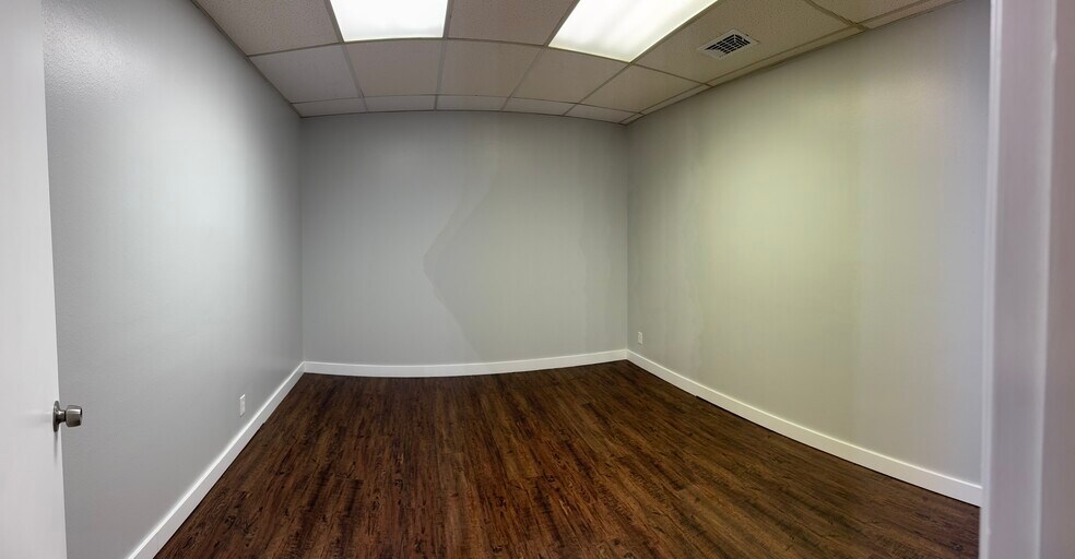 More Photos Of 556 W Bedford Euless Rd, Hurst Office For Lease