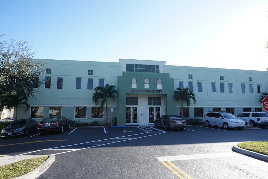 More Photos Of 1200 S Rogers Cir, Boca Raton Warehouse For Lease