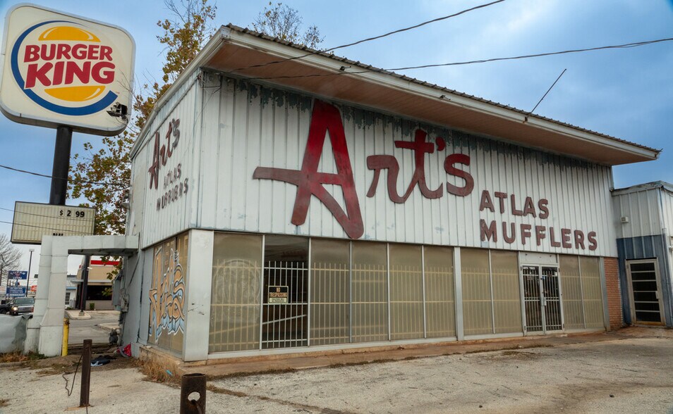 More Photos Of 3350 Fredericksburg Rd, San Antonio Auto Repair For Lease