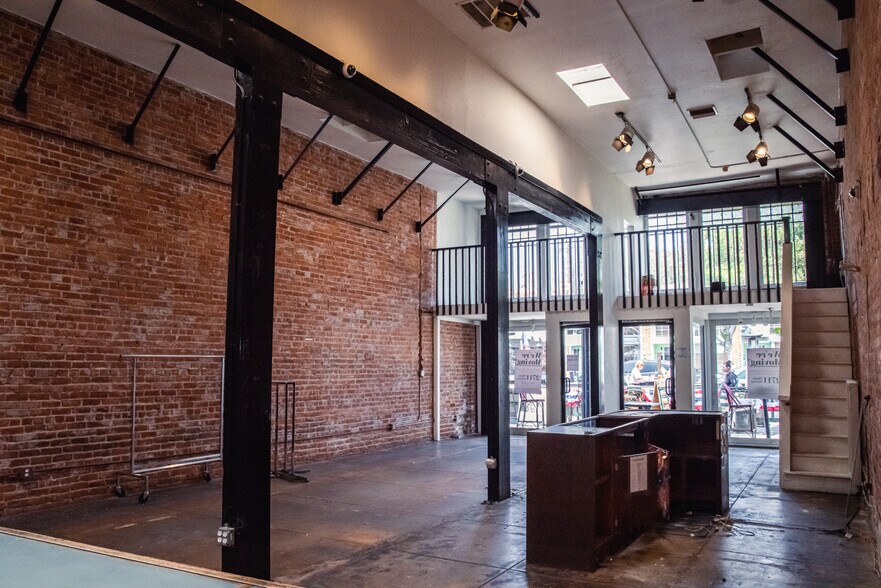 More Photos Of 2708 Main St, Santa Monica Storefront For Lease