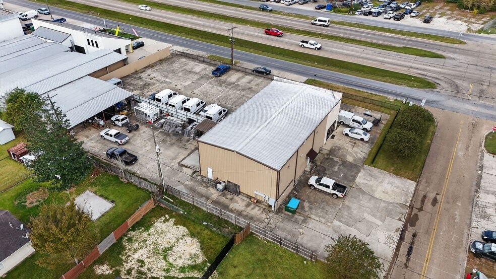 More Photos Of 15590 Florida Blvd, Baton Rouge Showroom For Sale