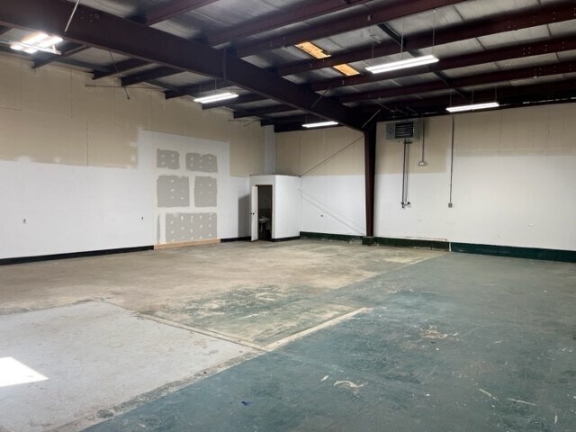 More Photos Of 85 Danbury Rd, New Milford Industrial For Lease