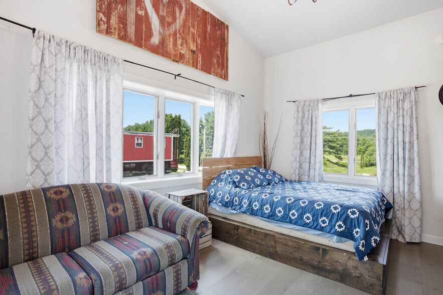 More Photos Of E13887 Highway DL, Merrimac Specialty For Sale