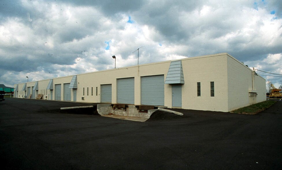 More Photos Of 1100 Rarig Ave, Columbus Warehouse For Lease