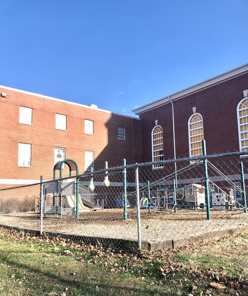 More Photos Of 401 W Poplar St, Elizabethtown Religious Facility For Sale