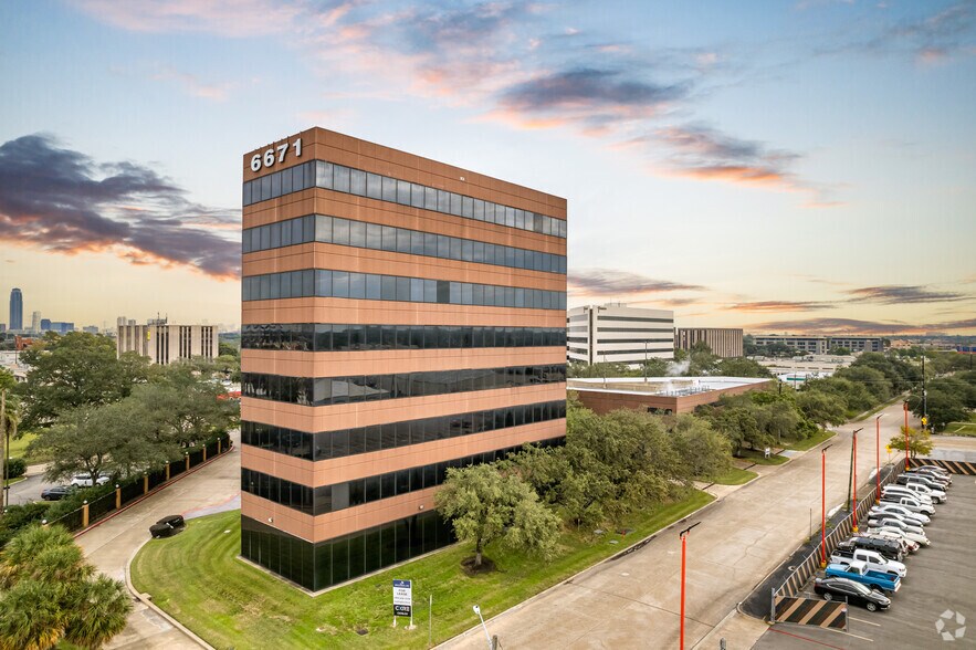 More Photos Of 6671 Southwest Fwy, Houston Office For Lease