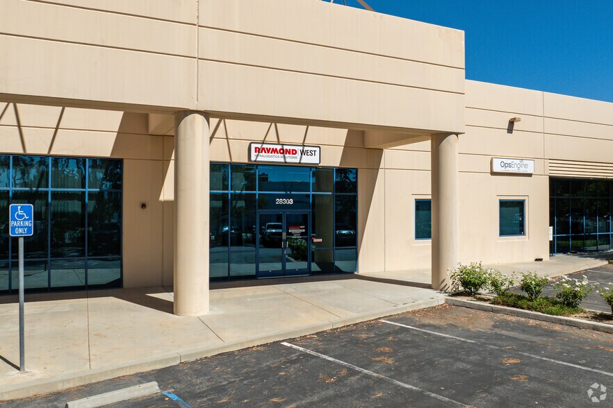 More Photos Of 28303-28319 W Industry Dr, Valencia Warehouse For Lease