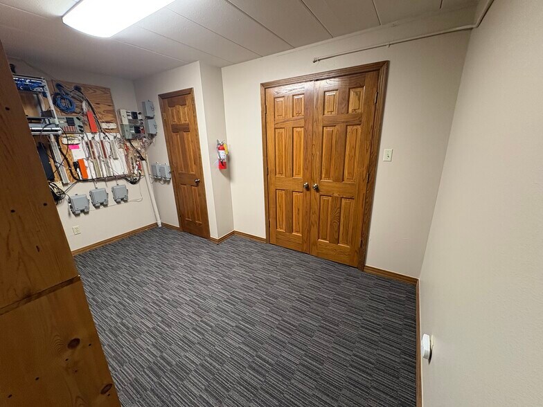 More Photos Of 614 N Travis St, Sherman Office For Lease