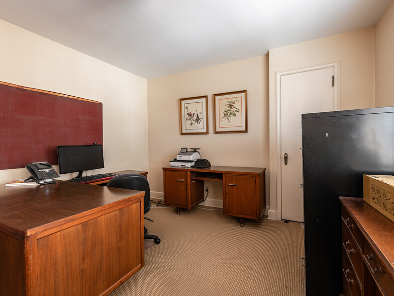 More Photos Of 1526 Kanawha Blvd E, Charleston Office Residential For Sale