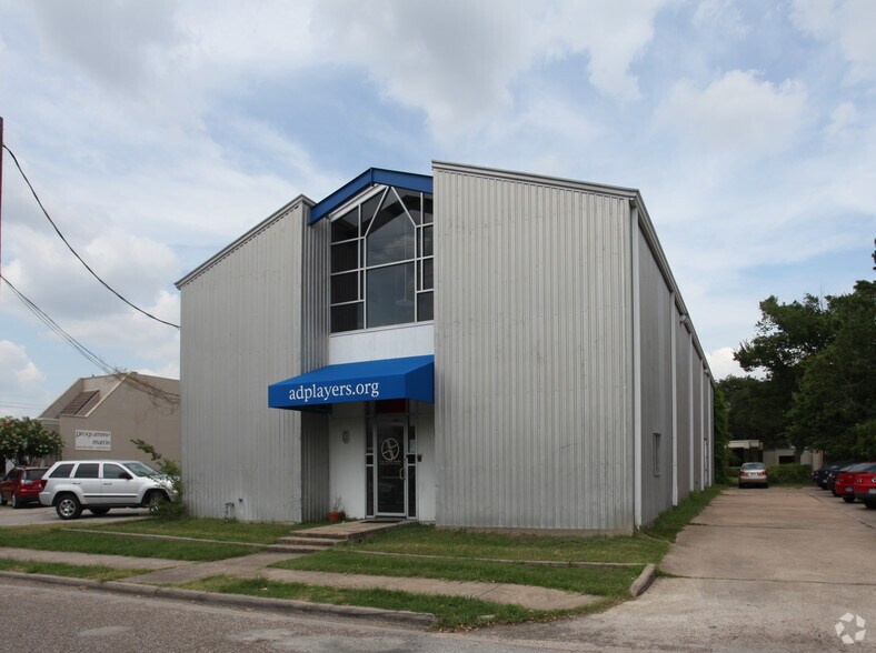Primary Photo Of 2613 Saint St, Houston Health Club For Lease