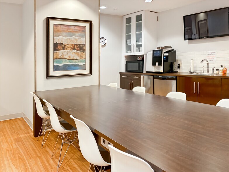 More Photos Of 4320 Winfield Rd, Warrenville Coworking Space