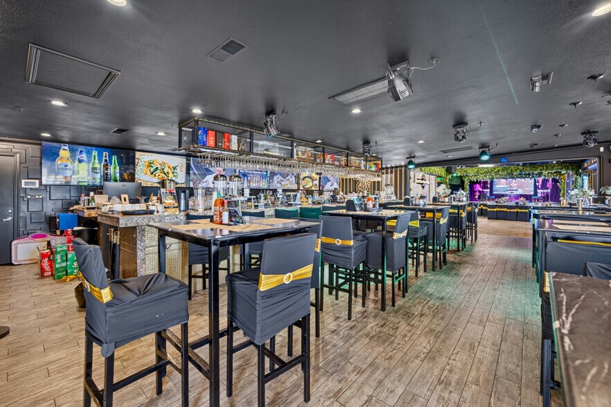 More Photos Of 7121 Governors Cir, Sacramento Restaurant For Sale