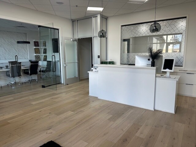 More Photos Of 6901 W 135th St, Overland Park General Retail For Lease