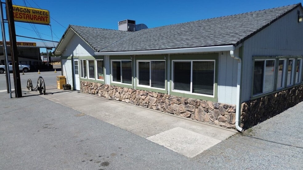 More Photos Of 308 W 12th St, Alturas Hotel For Sale