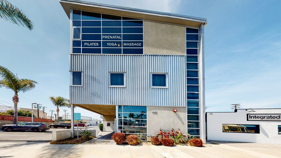 More Photos Of 11825 Major St, Culver City Loft Creative Space For Lease