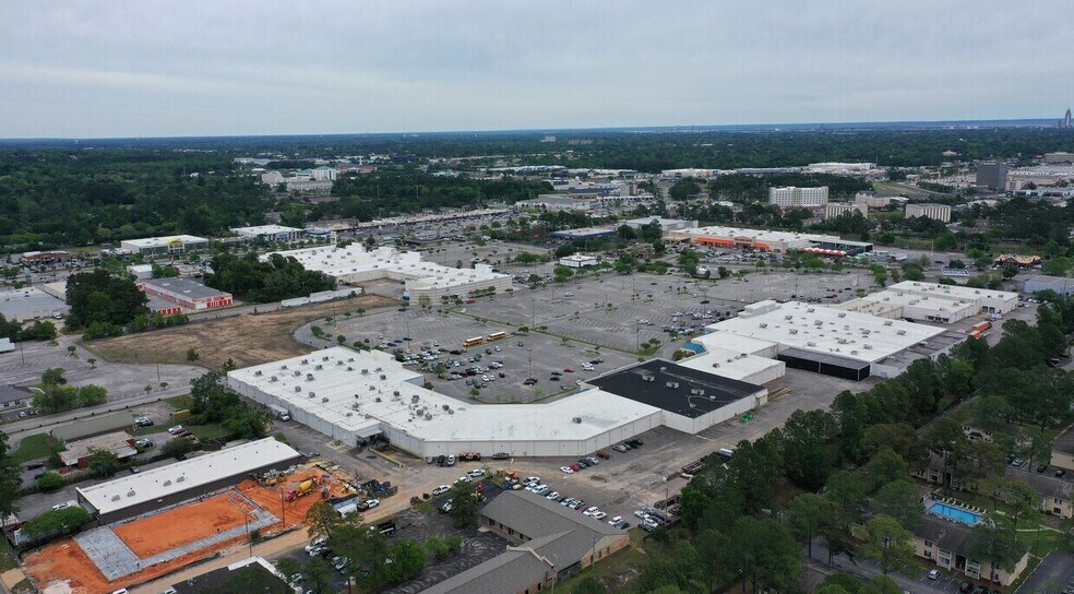 More Photos Of 3725 Airport Blvd, Mobile General Retail For Sale