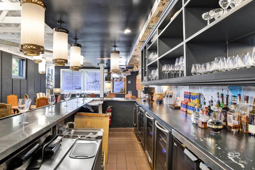 More Photos Of 61 N Section St, Fairhope Restaurant For Lease