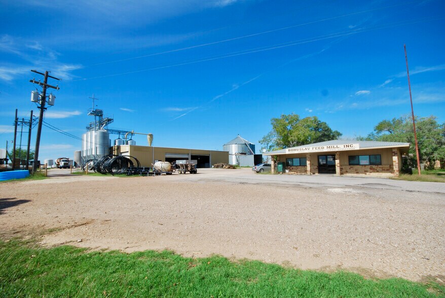 Primary Photo Of 5040 FM 1295, Moulton Specialty For Sale