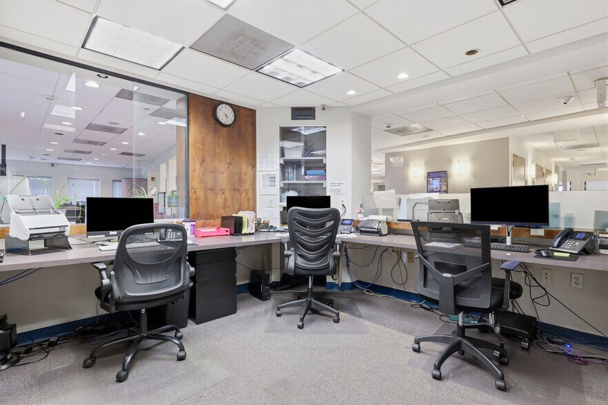 More Photos Of 1568 Woodbourne Rd, Levittown Office For Sale