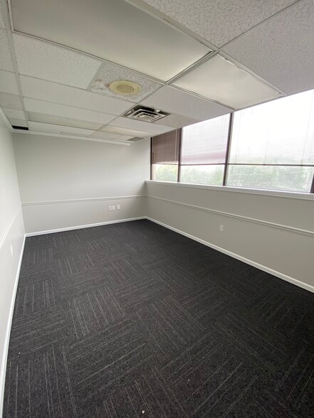 More Photos Of 55 S State Ave, Indianapolis Light Distribution For Lease