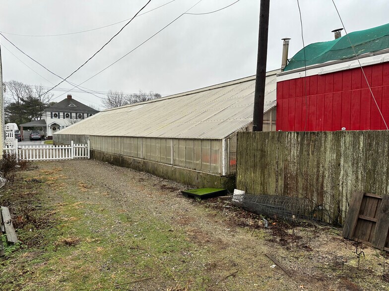 More Photos Of 482 Sylvan Ave, Bayport Garden Center For Sale