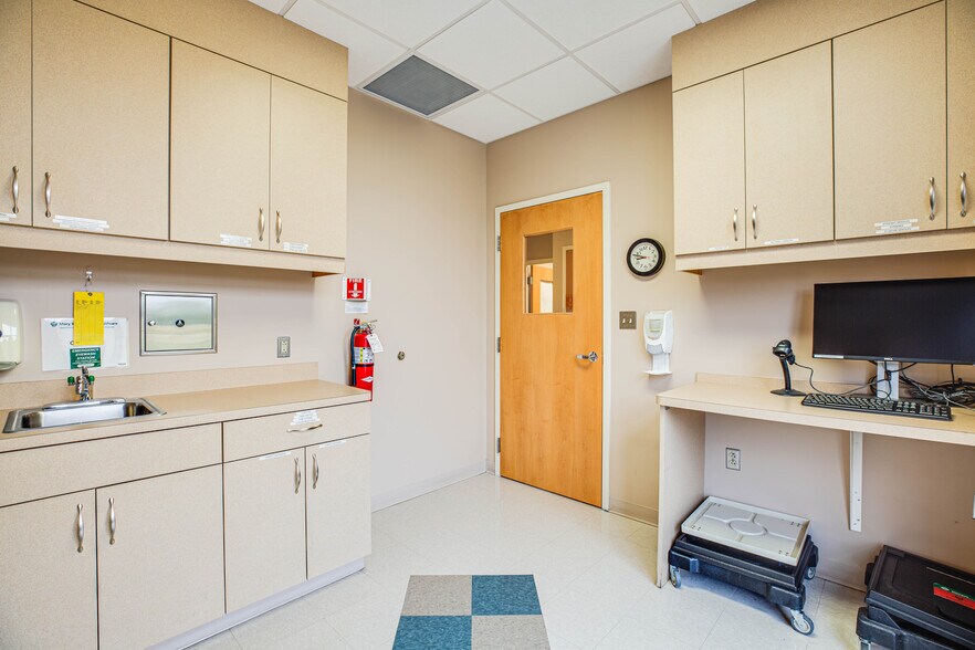 More Photos Of 9530 Cosner Dr, Fredericksburg Medical For Lease