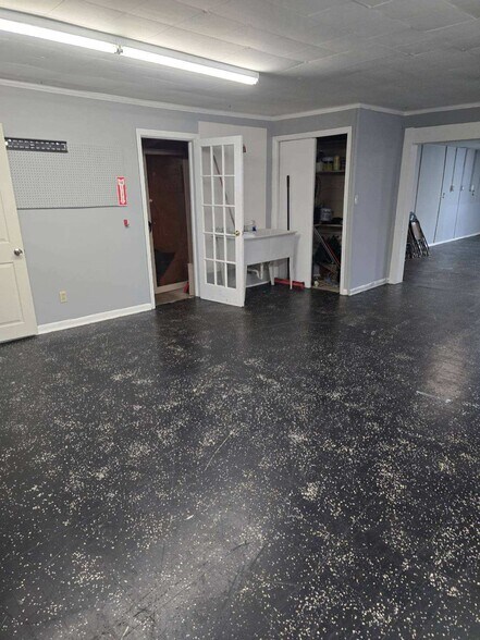 More Photos Of 305.5 N Logan St, Gaffney Storefront Retail Residential For Sale