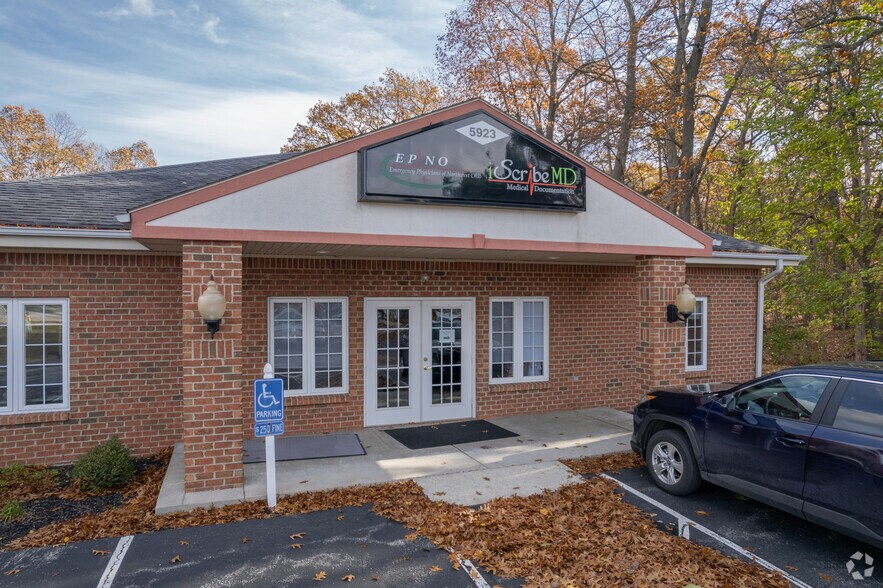 More Photos Of 5923 Renaissance Pl, Toledo Office For Lease